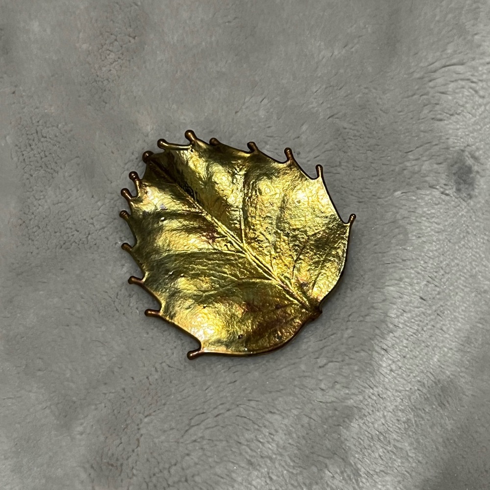 Gold Tone Leaf Brooch